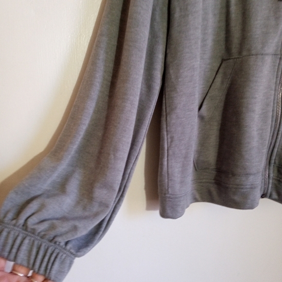 Banana Republic gray zip up lounge hoodie with balloon sleeves and elastic cuffs - Picture 4 of 9